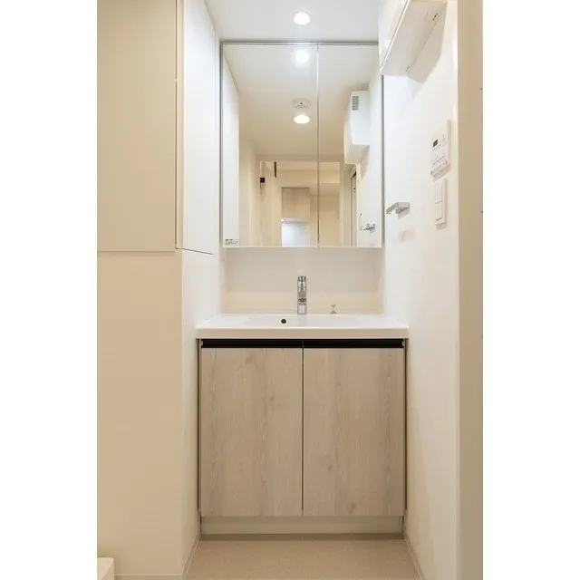 ORSUS Togoshi Ginza - Interior - ["Mirror", "Cabinetry", "Sink"]