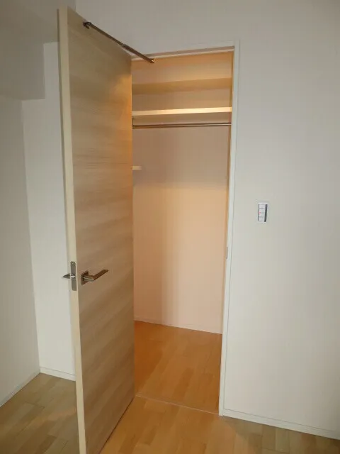 BLESS Kamiikebukuro - Interior - ["Wood", "Flooring", "Floor"]