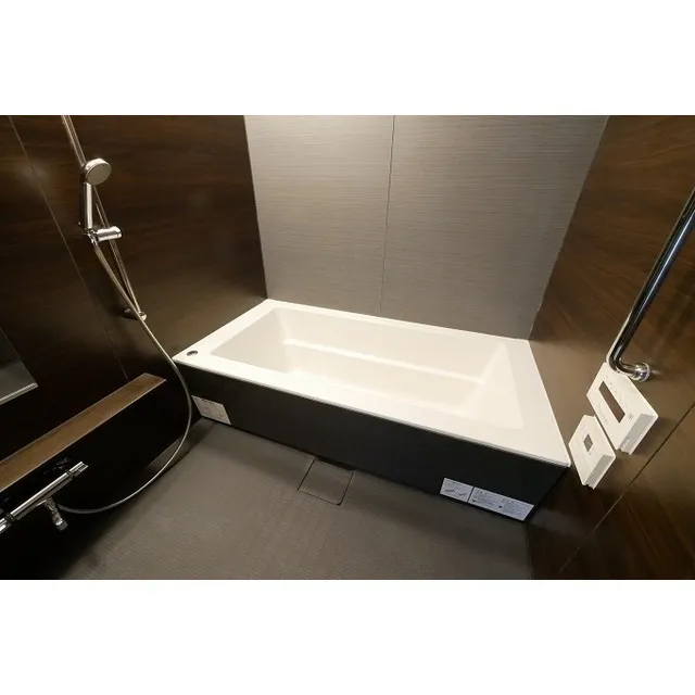 Comforia Shinjuku East Side Tower - Interior - ["Plumbing fixture", "Rectangle", "Bathroom"]