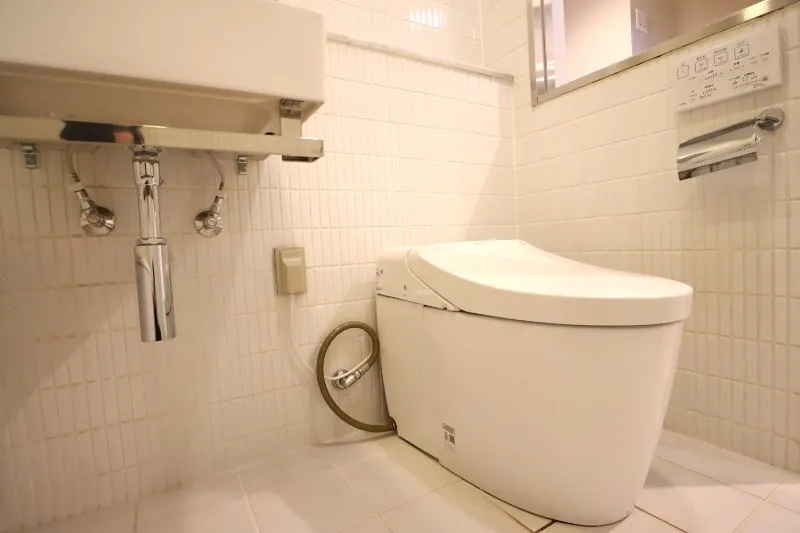 Castalia Azabujuban Shichimensaka - Interior - ["Plumbing fixture", "Bathroom", "Toilet seat"]
