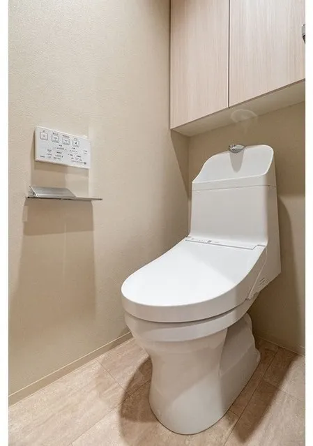 Season Flats Omorinishi - Interior - ["Toilet seat", "Toilet", "Plumbing fixture"]