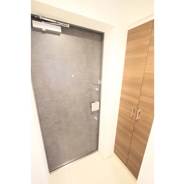 Medio Tsukishima - Interior - ["Building", "Handle", "Door"]