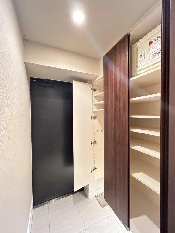Doue Waseda - Interior - ["Flooring", "Wood", "Floor"]