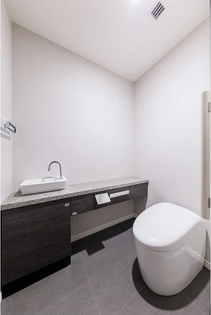 Azabudai Hills Residence B - Interior - ["Flooring", "Bathroom", "Interior design"]