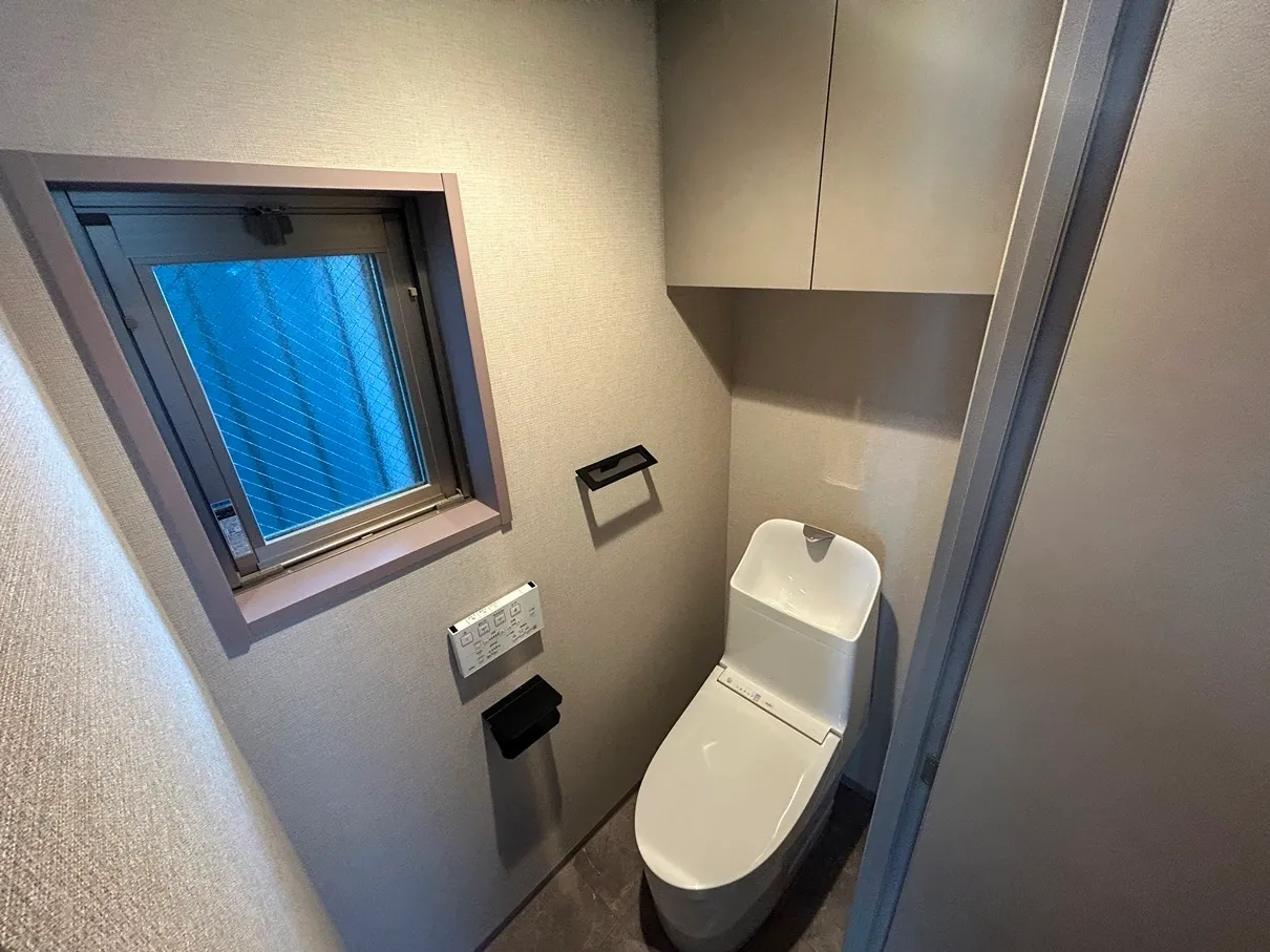 Branchiesta Ekoda - Interior - ["Flooring", "Floor", "Toilet seat"]
