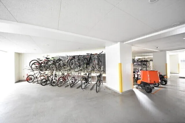 Feel A Shibuya - Other - ["Building", "Automotive design", "Bicycle wheel"]