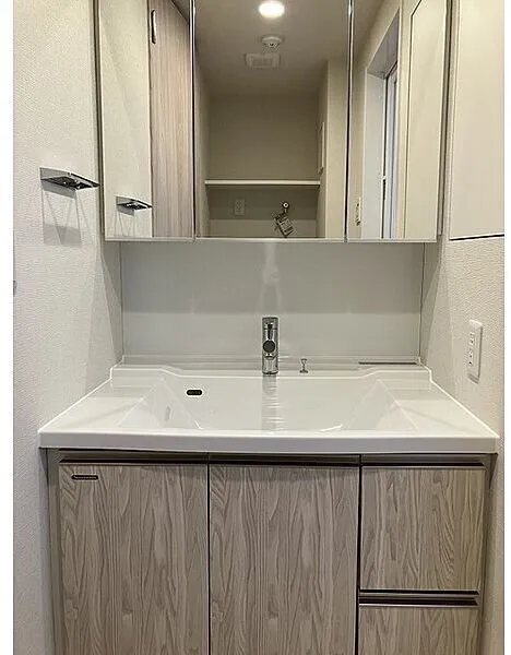 Predia Court Sangenjaya - Interior - ["Bathroom cabinet", "Flooring", "Sink"]