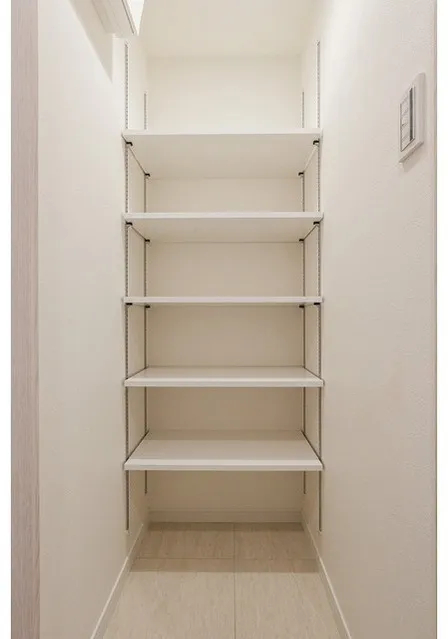 Comforia Liv Bunkyo Gokokuji - Interior - ["Flooring", "Floor", "Shelving"]