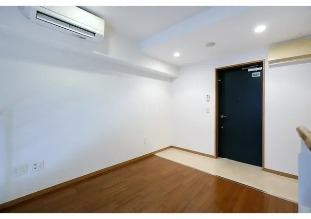 Residence Charmant Tsukishima - Interior - ["Flooring", "Wood", "Ceiling"]