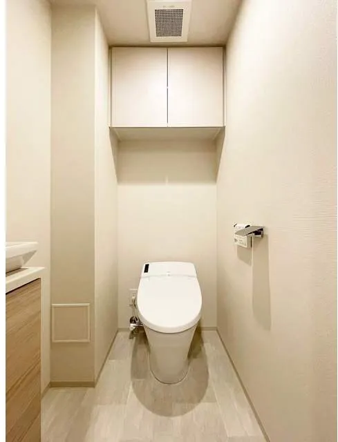 IPSE Yoyogi Uehara - Interior - ["Toilet seat", "Flooring", "Toilet"]