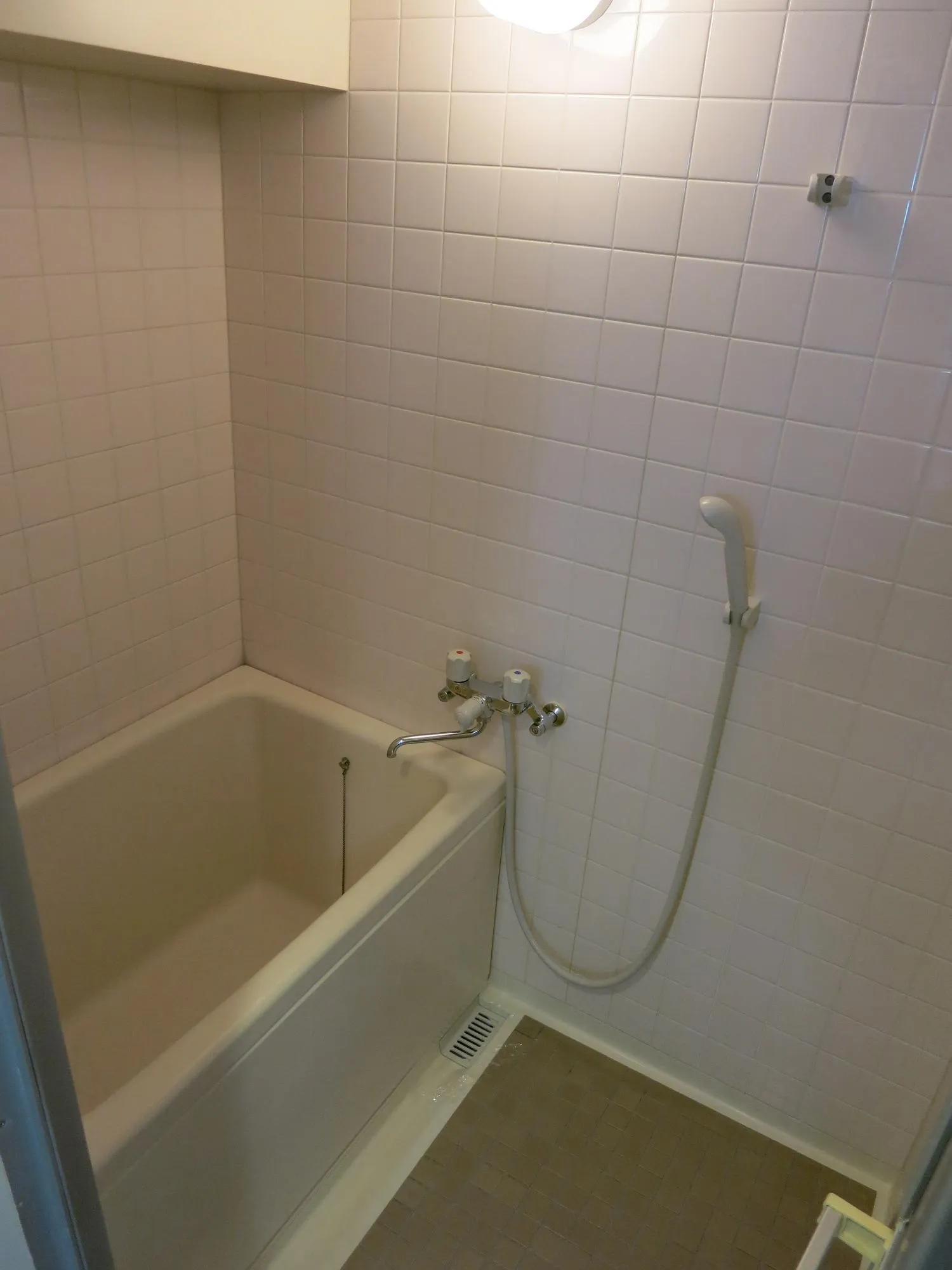 View Terrace Mukooka - Interior - ["Bathtub", "Plumbing fixture", "Shower head"]