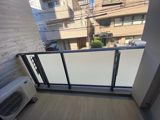 La Class Yotsuya - Interior - ["Apartment", "Balcony", "Glass"]