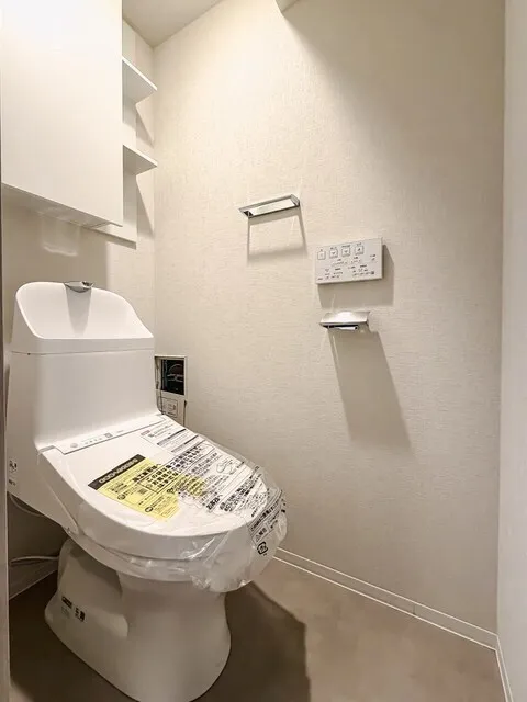 Brookside Residence Kiba - Interior - ["Toilet seat", "Toilet", "Plumbing fixture"]