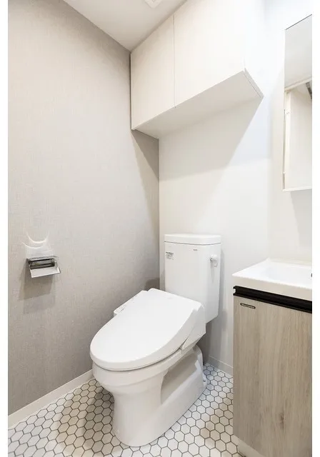 Comforia Live Negishi Nichome - Interior - ["Toilet seat", "Toilet", "Plumbing fixture"]