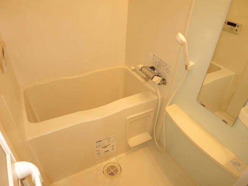 Esty Maison Oshima - Interior - ["Plumbing fixture", "Bathtub", "Flooring"]