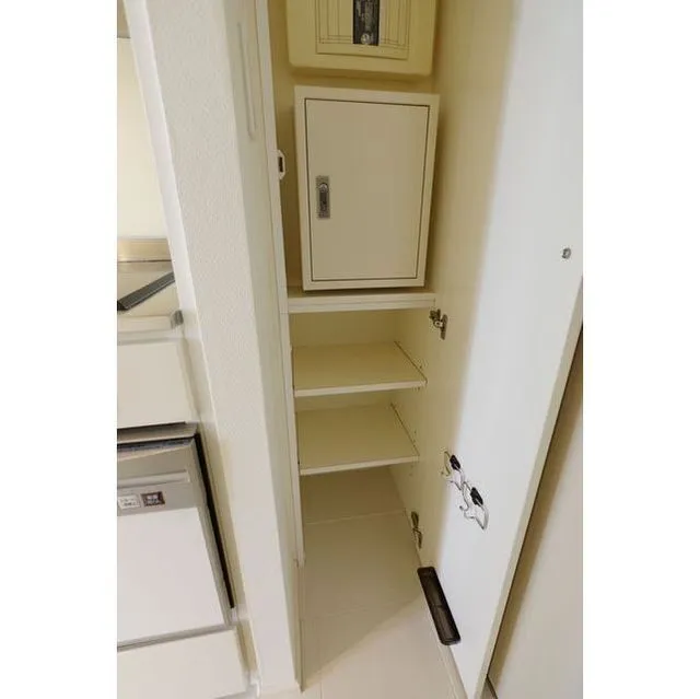 Frontier Residence The Tower Shinagawa - Interior - ["Fixture", "Wood", "Door"]