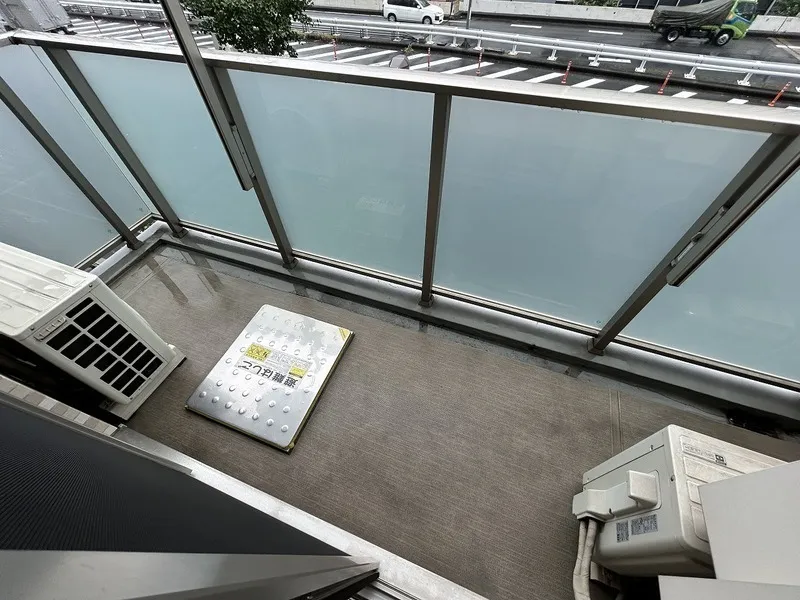 Lugente Valu Ueno - Interior - ["Glass", "Metal", "Daylighting"]