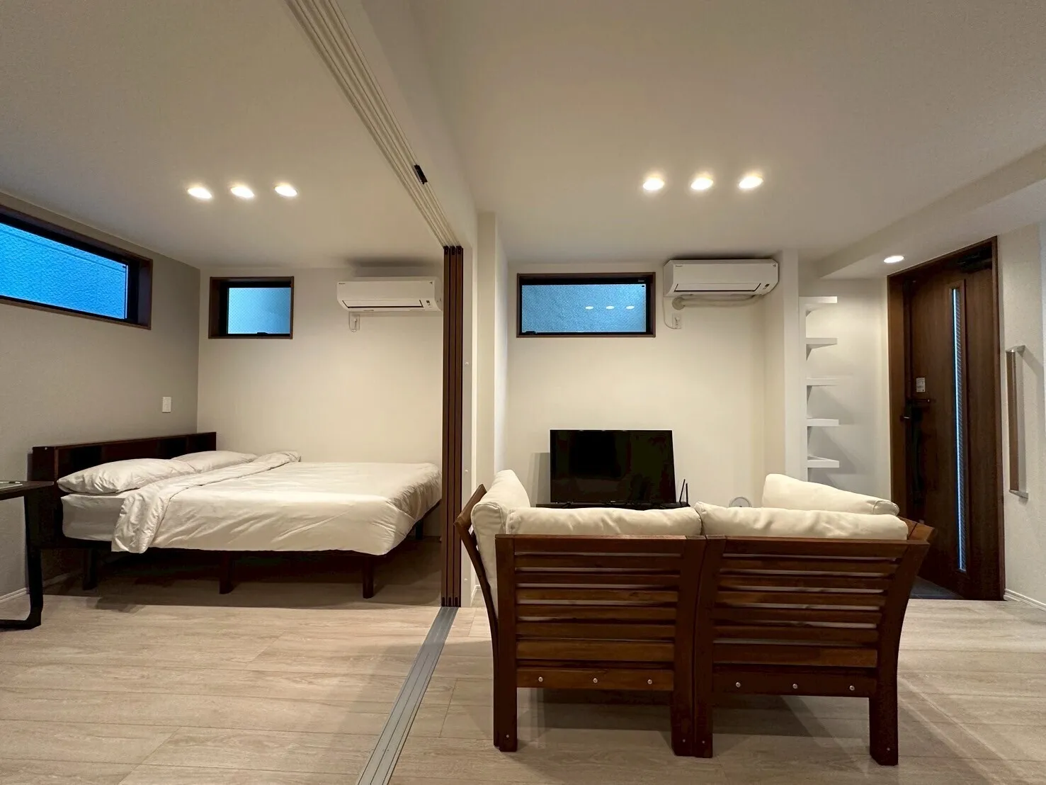 Casa Momo Shirokane - Interior - ["Furniture", "Interior design", "Flooring"]