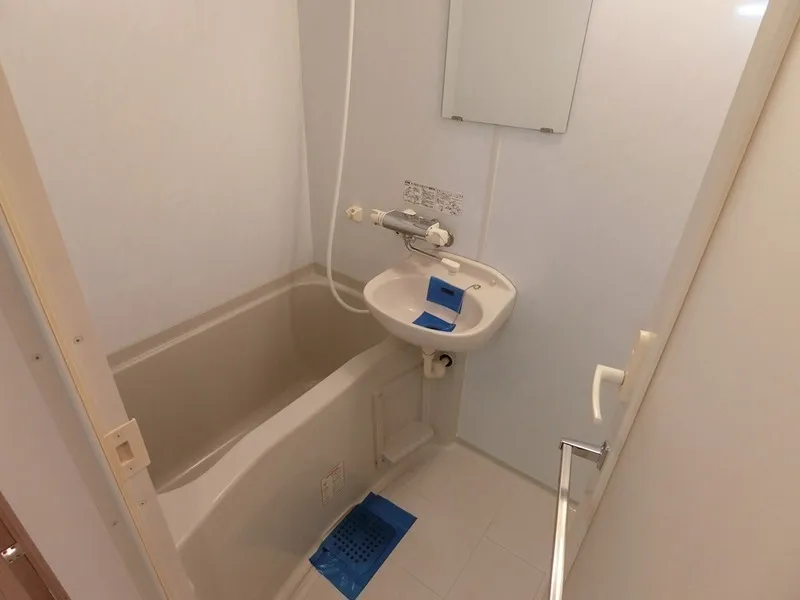 Cross Residence Kamata - Interior - ["Plumbing fixture", "Flooring", "Floor"]