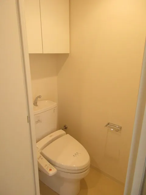 Park Habio Togoshi - Interior - ["Toilet seat", "Toilet", "Bathroom"]
