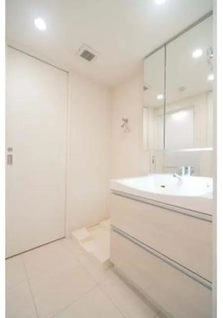Patris Jimbocho - Interior - ["Property", "Bathroom", "Room"]