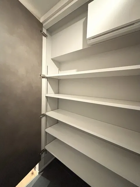 Stilio Sakurashinmachi - Interior - ["Wood", "Shelving", "Shelf"]