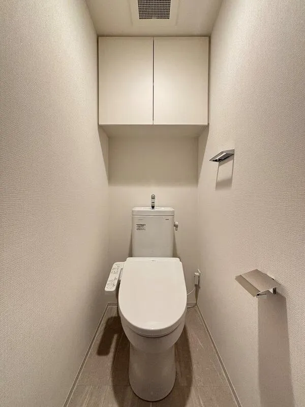 Lefon Livent Suginami Eifuku - Interior - ["Toilet seat", "Toilet", "Flooring"]