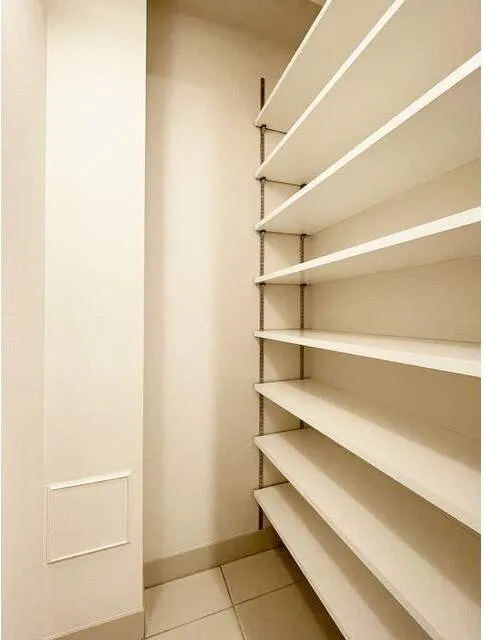 IPSE Yoyogi Uehara - Interior - ["Shelf", "Shelving", "Wood"]