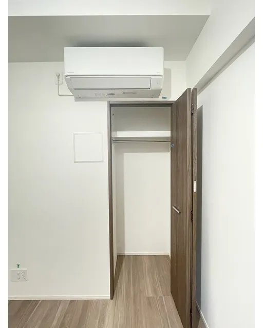 Comforia Liv Nagafukucho - Interior - ["Wood", "Flooring", "Ceiling"]
