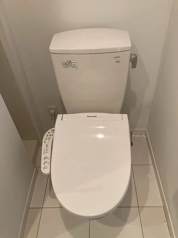 Latiera Seijo Gakuenmae - Interior - ["Toilet seat", "Plumbing fixture", "Toilet"]