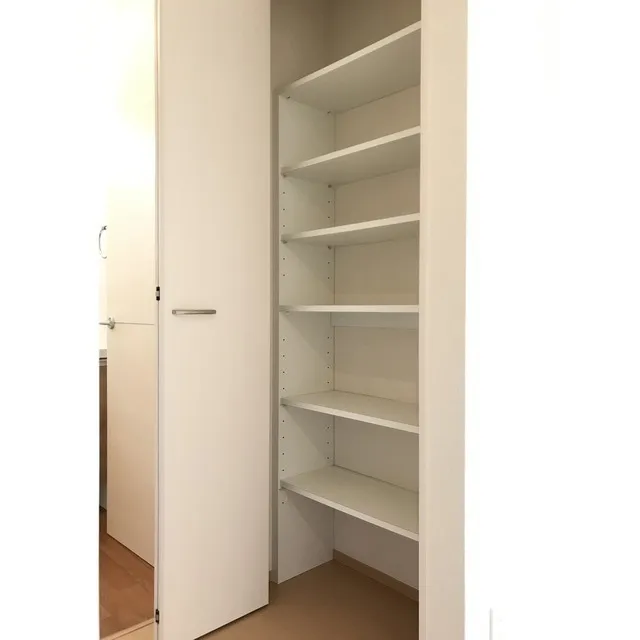 Arc Okusawa-B - Interior - ["Shelf", "Cabinetry", "Shelving"]