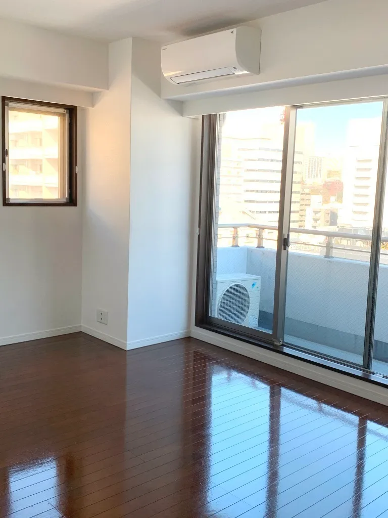 Shiba Park Apartment - Interior - ["Building", "Light", "Window"]