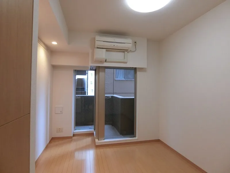 Cross Residence Kamata - Interior - ["Flooring", "Floor", "Ceiling"]