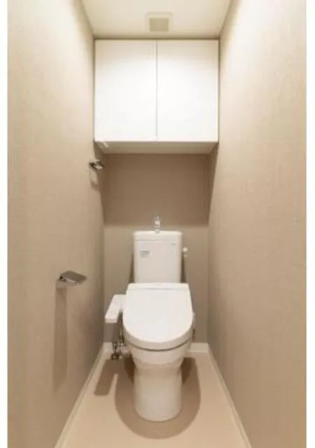 Patio Square Nakano - Interior - ["Toilet seat", "Toilet", "Plumbing fixture"]