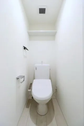 Bright Sumiyoshi - Interior - ["Toilet seat", "Toilet", "Bathroom"]