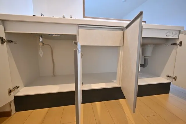 CENTRAL GARDEN RESIDENCE TOKYO - Interior - ["Wood", "Flooring", "Floor"]