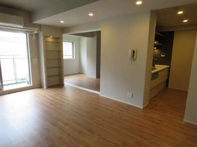 Castalia Meguro - Interior - ["Building", "Window", "Fixture"]