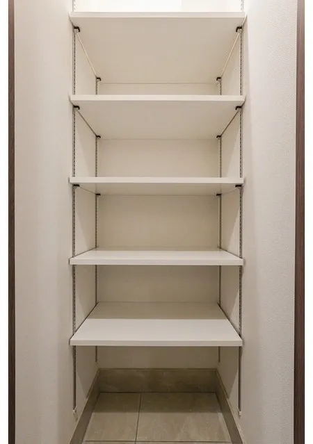 Comforia Liv Nagafukucho - Interior - ["Shelving", "Shelf", "Flooring"]