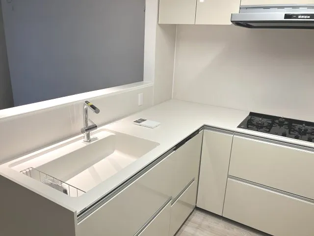 Hiroo Apartment - Interior - ["Tap", "Sink", "Cabinetry"]