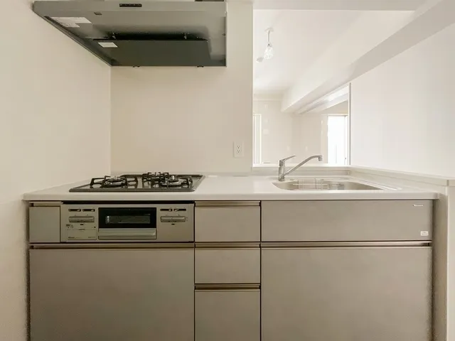 Royal Parks Shinagawa - Interior - ["Flooring", "Kitchen", "Cabinetry"]