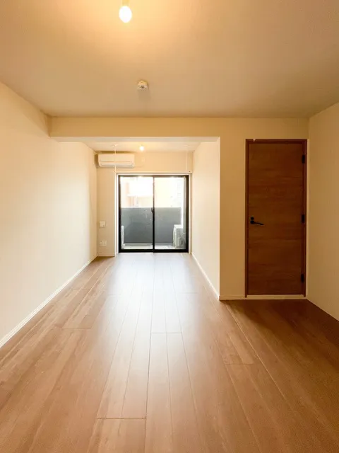 Preasvelta Minowa - Interior - ["Flooring", "Wood", "Floor"]