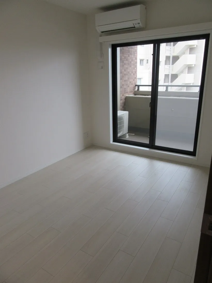 Due Nerima - Interior - ["Wall", "Wood", "Ceiling"]
