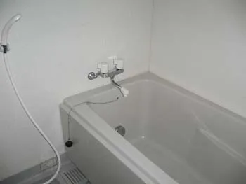 Morecrest Jingumae - Interior - ["Plumbing fixture", "Bathtub", "Bathroom"]