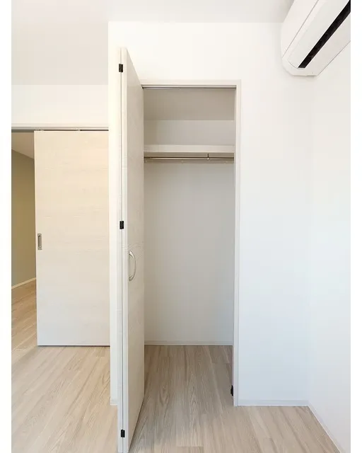 Tasuki Smart Shin-Otsuka II - Interior - ["Wood", "Flooring", "Floor"]