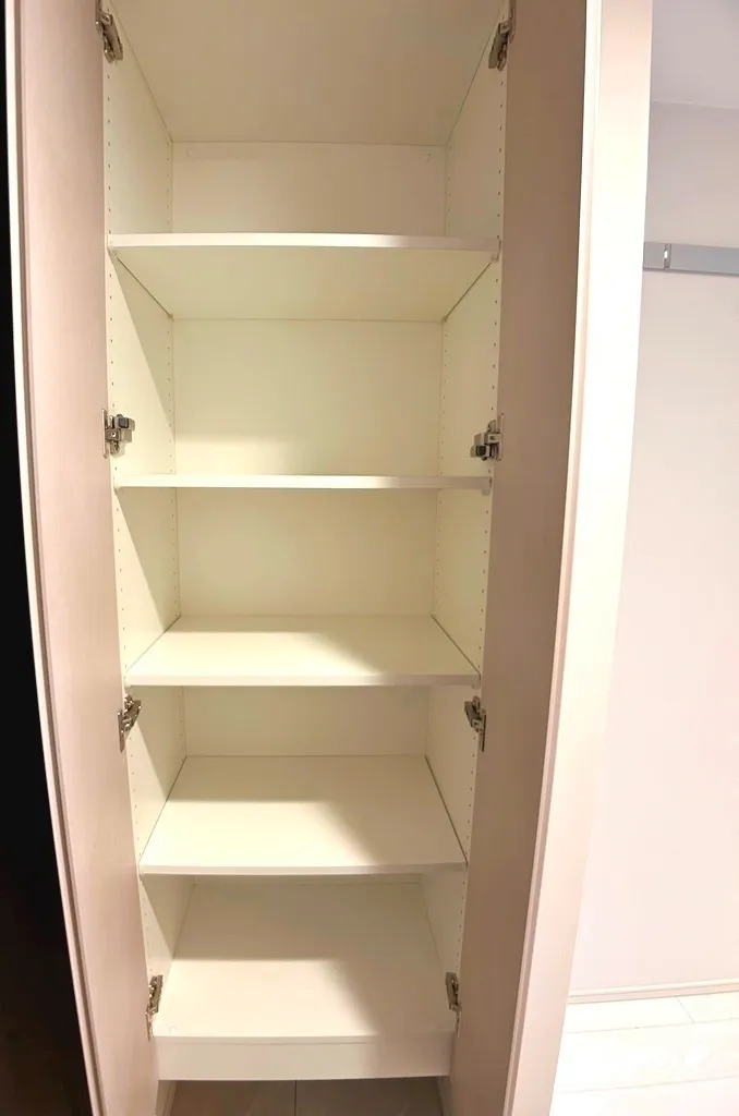 Lefon Progres Shimura Sakaue - Interior - ["Shelving", "Shelf", "Cabinetry"]
