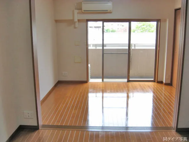 Comforia Shimo-Ochiai - Interior - ["Flooring", "Floor", "Wood flooring"]