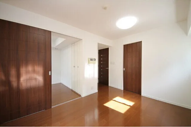 Grand Suite Ginza Resty Monarch - Interior - ["Brown", "Fixture", "Wood"]