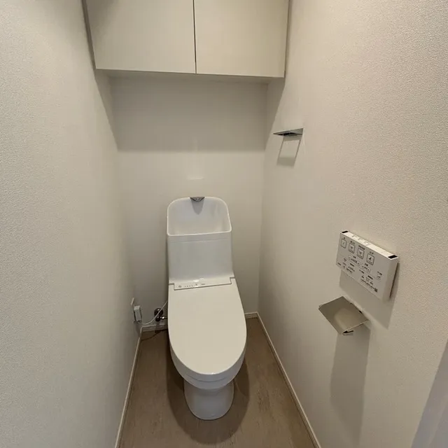 Park Axis Bunkyo Hongo - Interior - ["Toilet seat", "Toilet", "Plumbing fixture"]