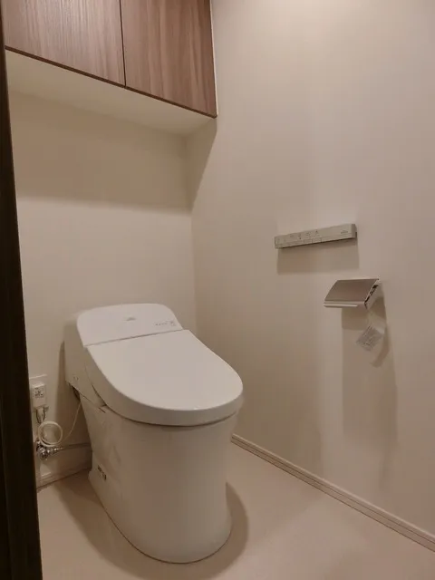 The Parkhouse Toyocho Midori Guest House - Interior - ["Toilet seat", "Toilet", "Bathroom"]