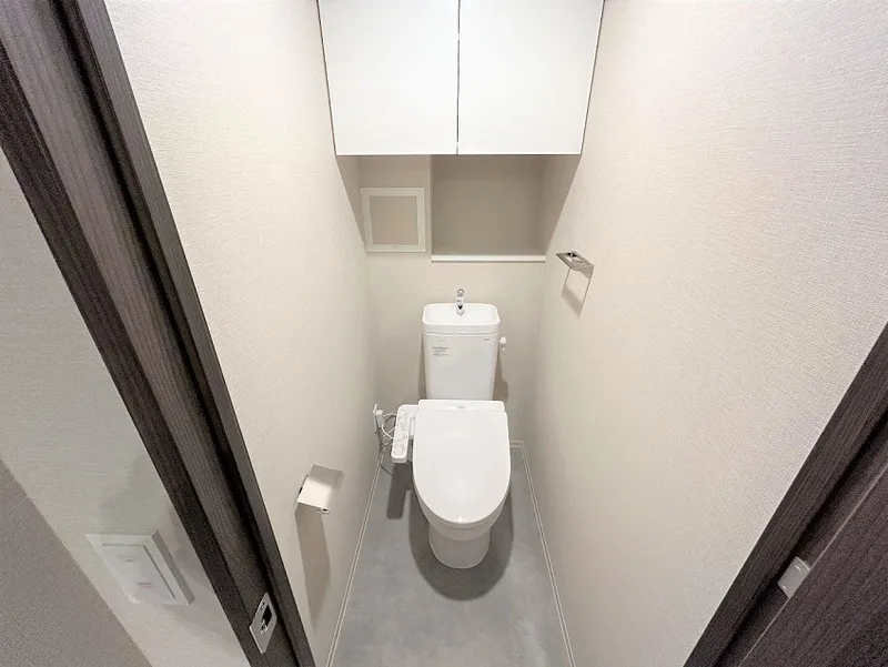 Sol Levente Shin-Umeda - Interior - ["Toilet seat", "Toilet", "Flooring"]